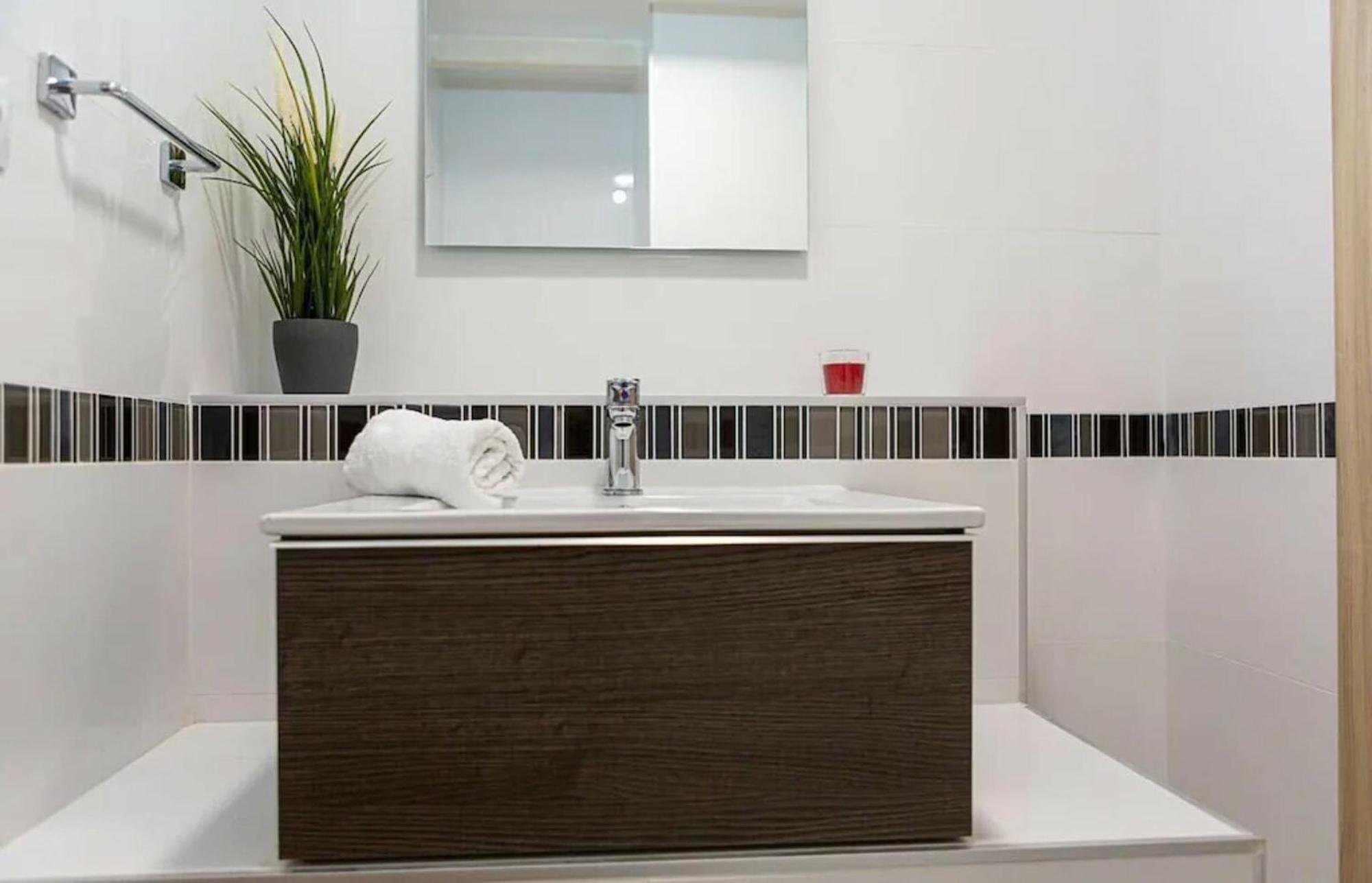 2Bedroom Duplex In Hortaleza Near Metro Madrid Exterior foto